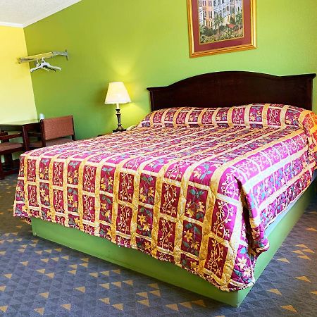 Luxury Inn Midland Bagian luar foto
