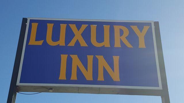 Luxury Inn Midland Bagian luar foto
