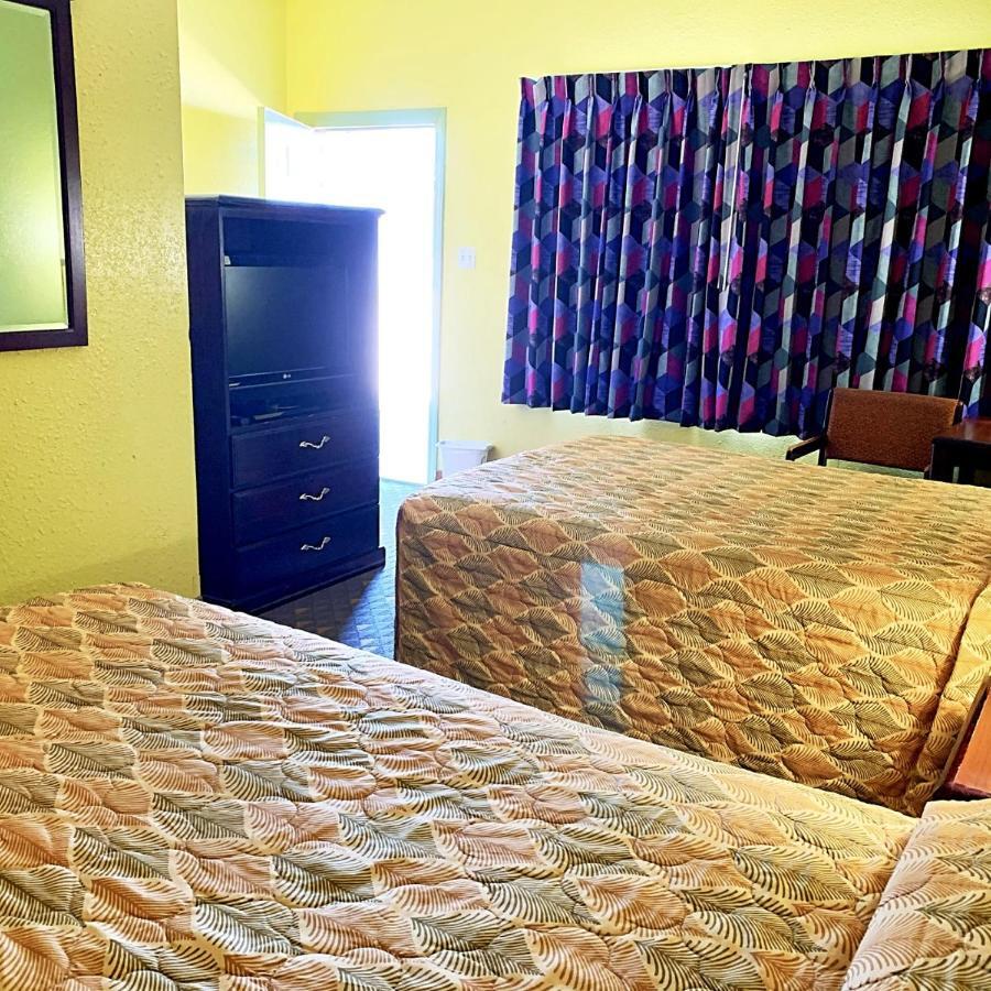 Luxury Inn Midland Bagian luar foto